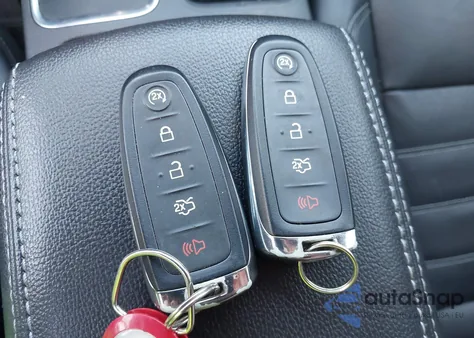 2017 Ford Escape Titanium z USA, uszkodzony, nr VIN 1FMCU9JD8HUA36798